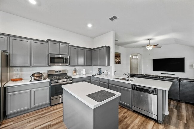 Building Photo - 424 Pollyann Trl