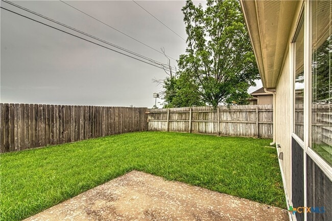 Building Photo - 5005 Warwicke Dr