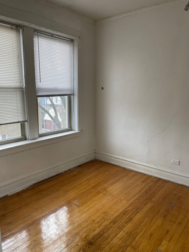 Building Photo - 3536 W Cullom Ave