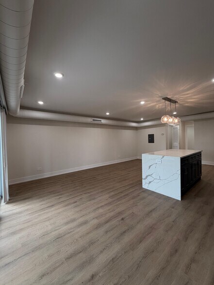 Building Photo - 10205 Dearlove Rd