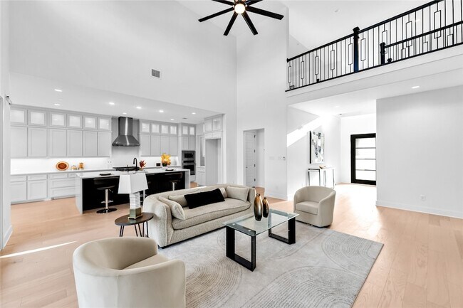 Building Photo - 10437 Milkweed Ct