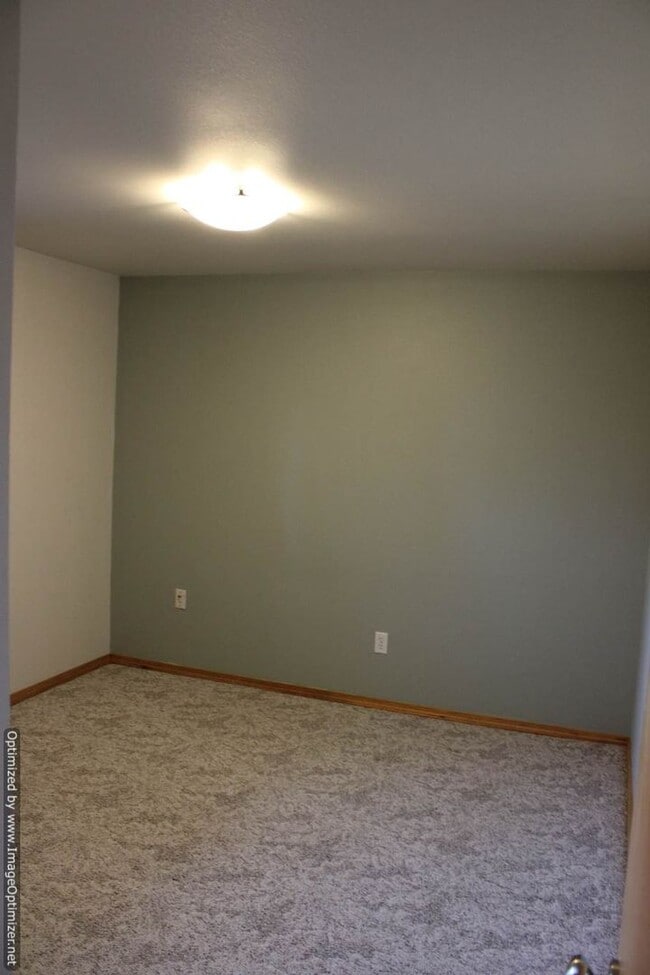 Building Photo - Charming Split-level Home in North Tacoma