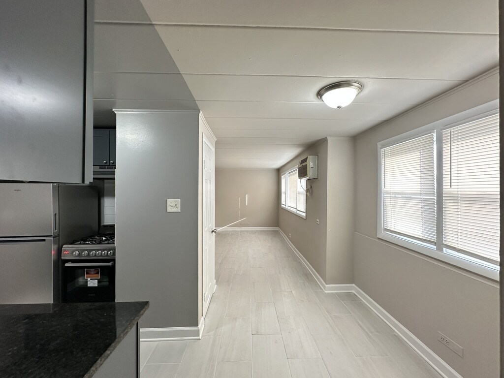 Building Photo - 9620 Ivanhoe Ave