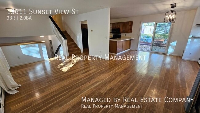 Building Photo - 13611 Sunset View St