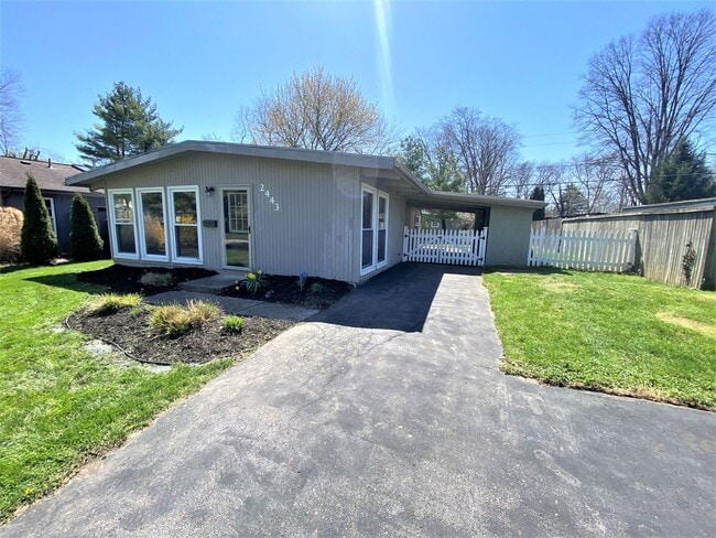 Building Photo - 3 Bedroom - Upper Arlington