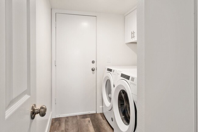 Building Photo - Newly Renovated and Furnished Ocean View Home!