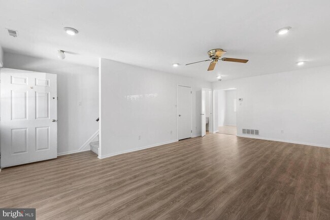 Building Photo - 12 Ardsley Ct