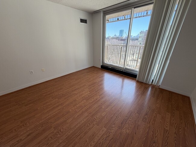 Building Photo - 10 Museum Way