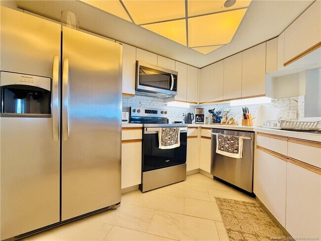 Building Photo - 8800 S Ocean Dr