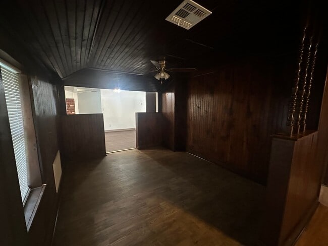 Building Photo - 4 Bed, 2 Bath, 2 dInng, 2 Living