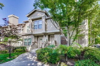 Building Photo - 947 La Mesa Terrace