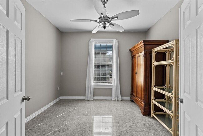 Building Photo - 912 32nd St