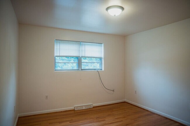Building Photo - 814 N St Lucas St