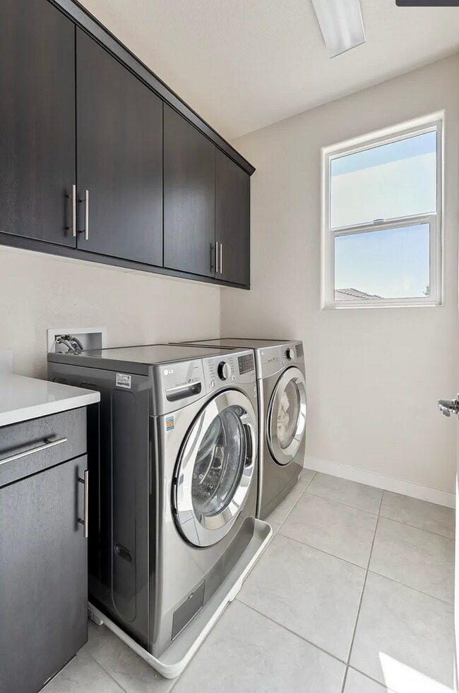 Building Photo - STUNNING 3/3+LOFT (Rocklin) Gem! Don't Miss This One!  (See Below For Viewings)!