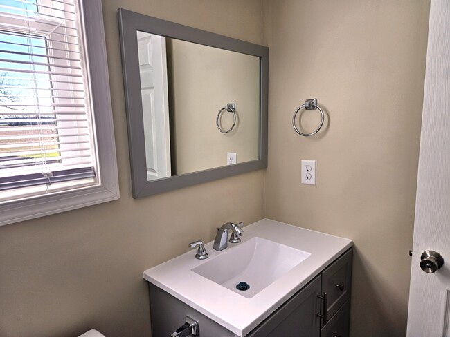 Building Photo - 1840 Cedar Hall Rd