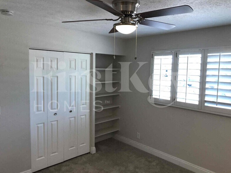 Building Photo - 7427 E McKinley St