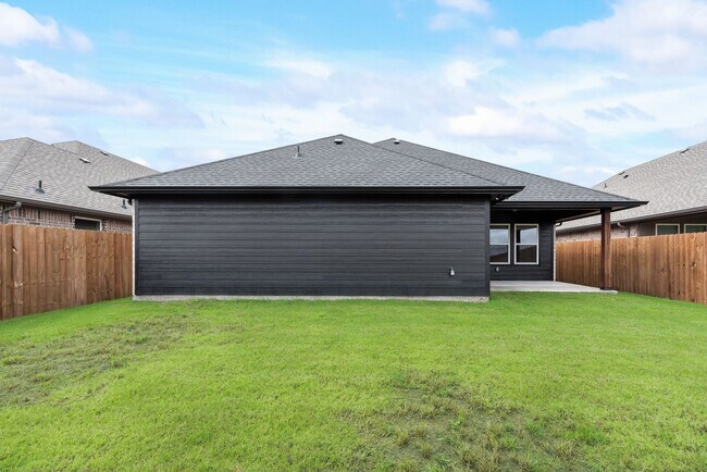 Building Photo - Contemporary Comfort Awaits in Greenville, TX