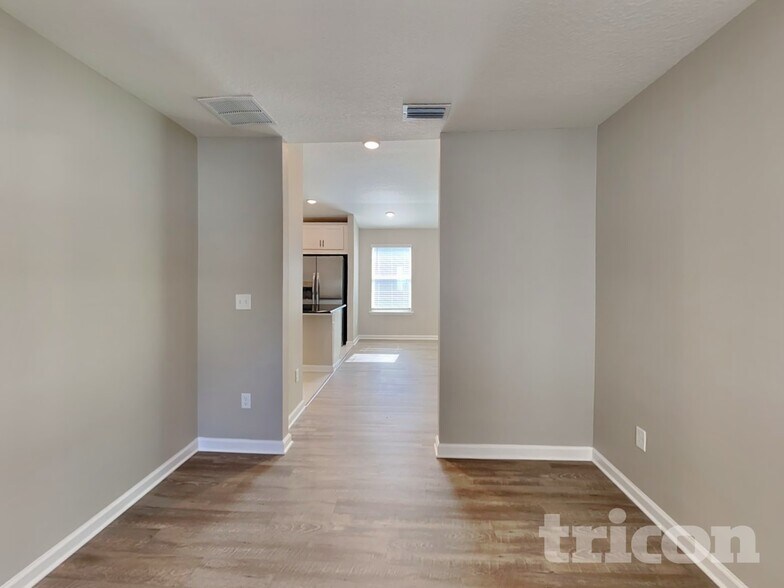 Building Photo - 470 Chandler Dr