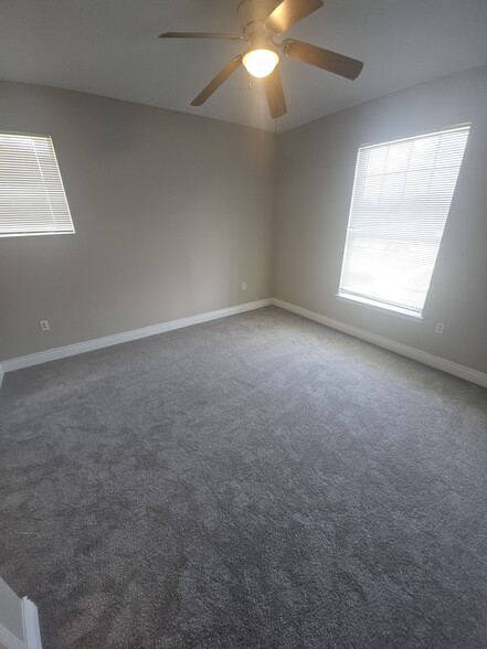 Building Photo - 3726 Palm Desert Ln