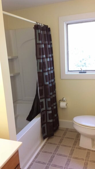 Building Photo - 63 Colebrook Rd