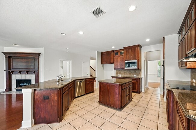 Building Photo - 14743 Daneway Dr