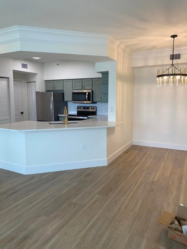 Building Photo - 9887 Baywinds Blvd