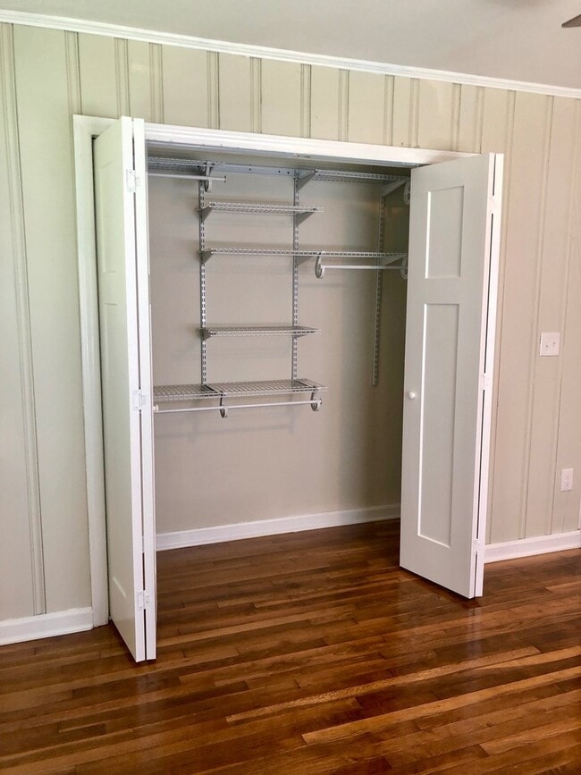 Building Photo - 447 Plum St