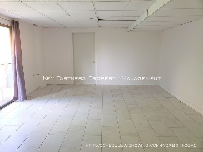 Building Photo - 8620 W 117th - SPACIOUS and Updated!