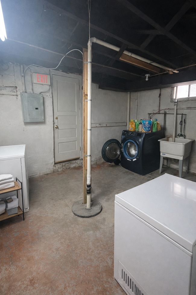 Building Photo - 1803 Hill St