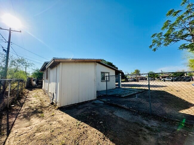 Building Photo - 1/2 OFF Move In Special! House with Gigant...
