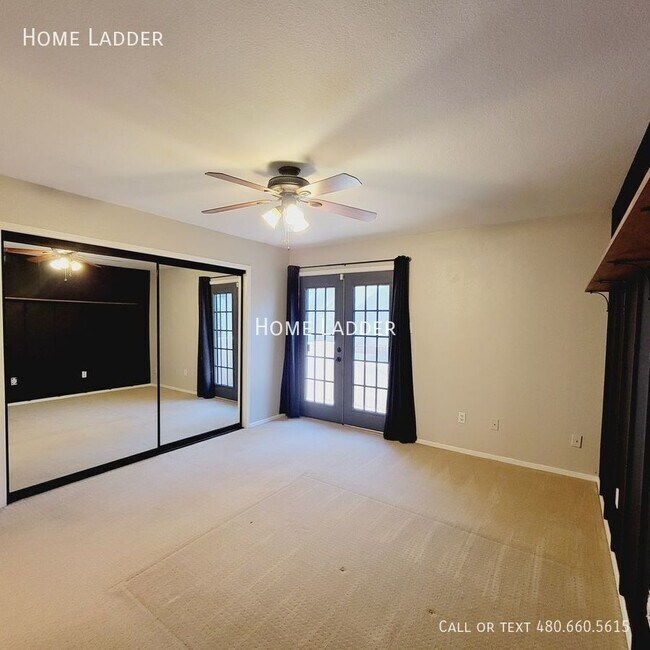Building Photo - 1446 E Grovers Ave