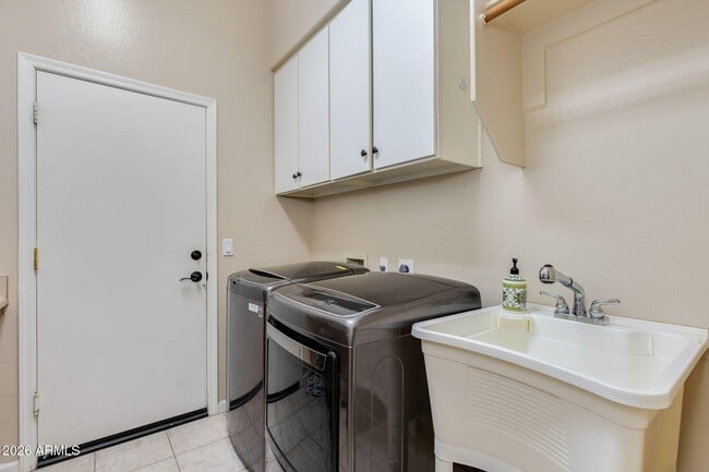 Building Photo - 7484 E Buteo Dr