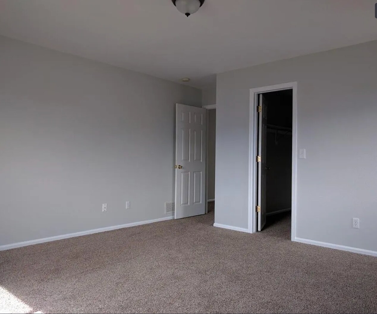 Building Photo - 806 Century Ln