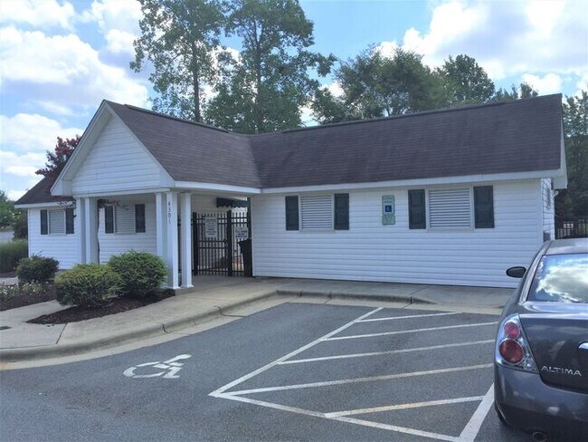 Building Photo - NW Townhome off of New Garden, Updated, Wo...