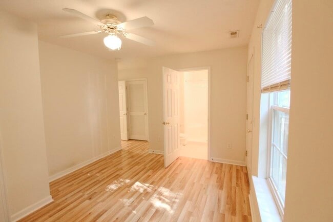 Building Photo - 351 Emerson Ln