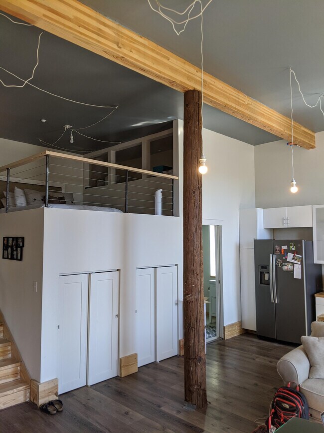 Building Photo - 305 N Parker Ave