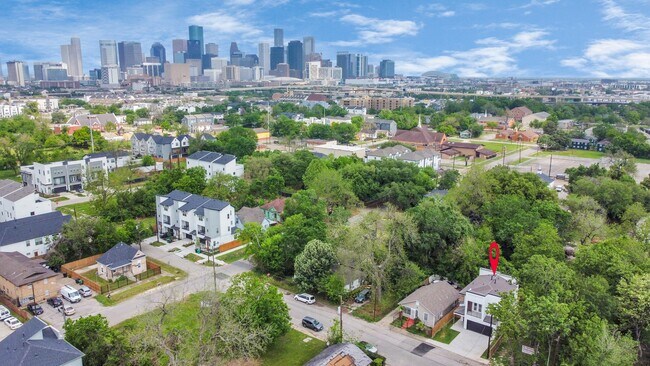 Building Photo - 2813 Drew St