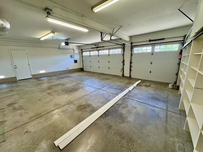 Building Photo - 1318 Deb Ct