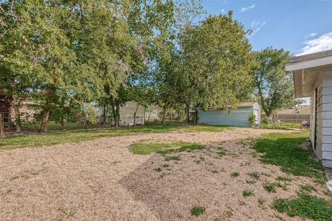 Building Photo - 5619 Willow Glen Dr