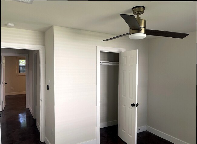 Building Photo - 618 E 40th St