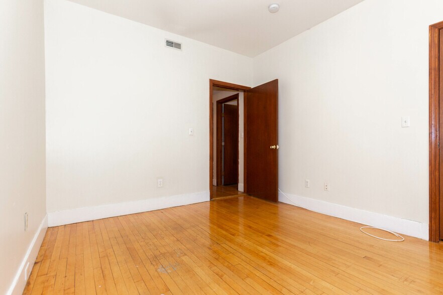 Building Photo - 59 Linden St