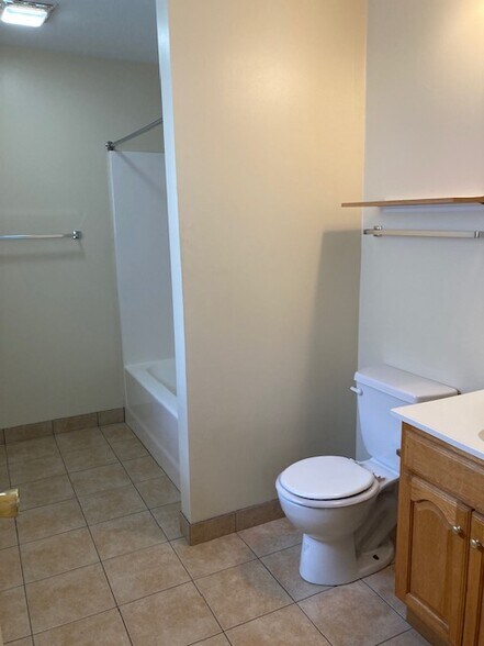 Building Photo - 211 Saratoga Cir