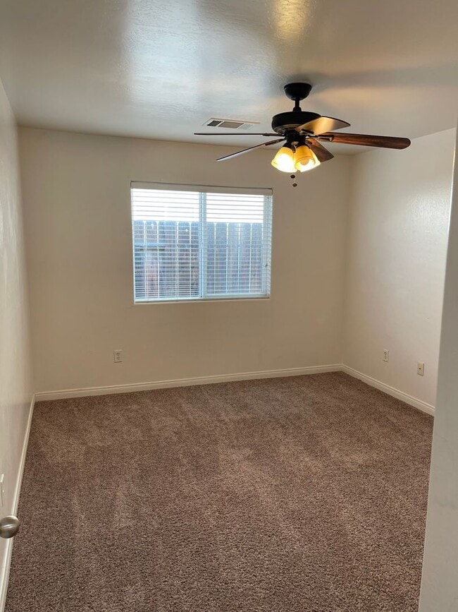 Building Photo - Beautiful 3 bed 2 bath Home in Rosedale!