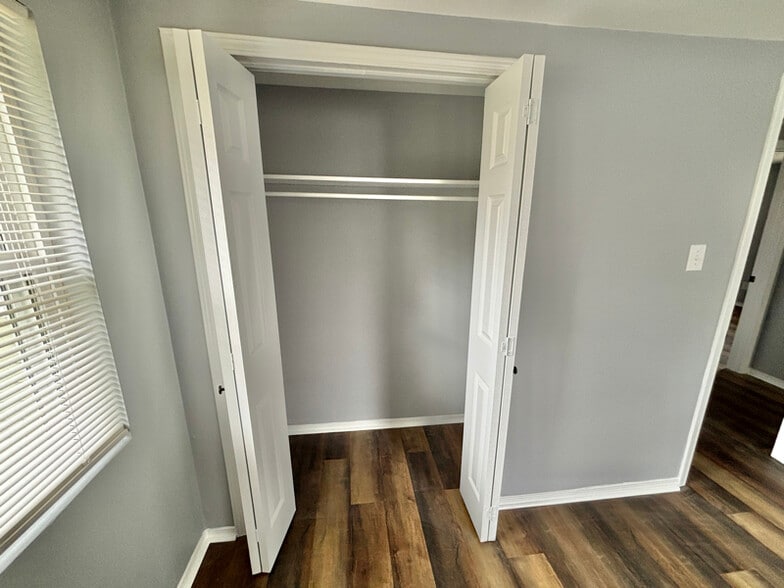 Building Photo - 6221 Jacksonville Cutoff Rd