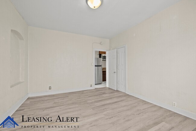 Building Photo - 108 S Cummings St