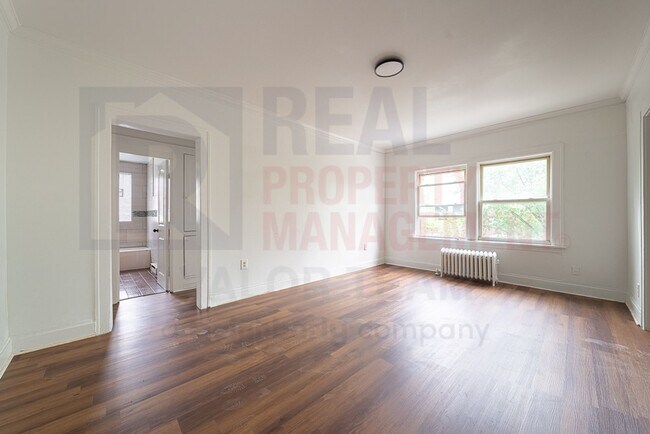 Building Photo - Convenience near Coventry
