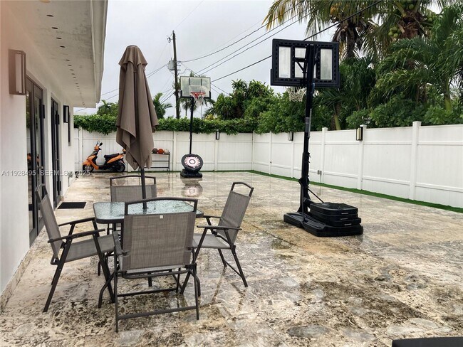 Building Photo - 7524 Mutiny Ave