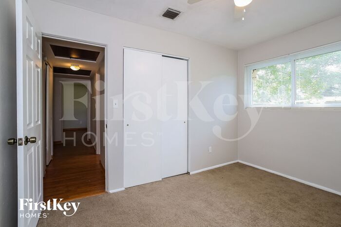 Building Photo - 607 Faber Dr