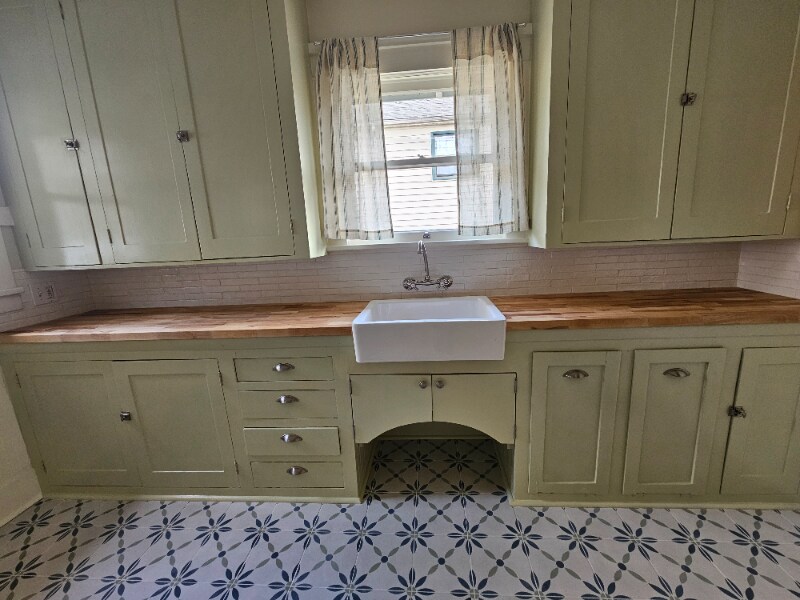 Building Photo - 3265 NE Alberta St