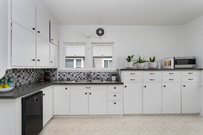 Building Photo - 3819 S G St